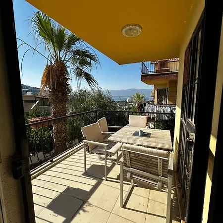 Havuzlu Ev Apartament Kusadası