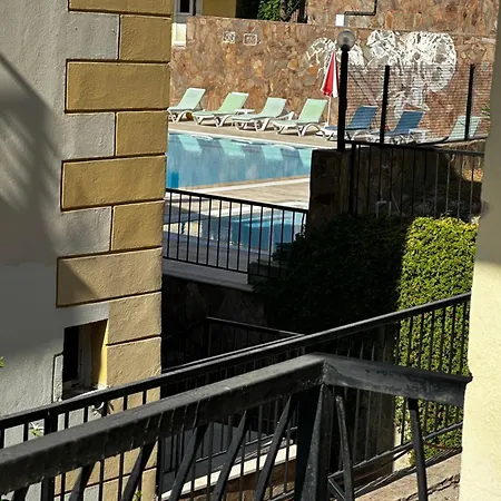 Havuzlu Ev Apartment